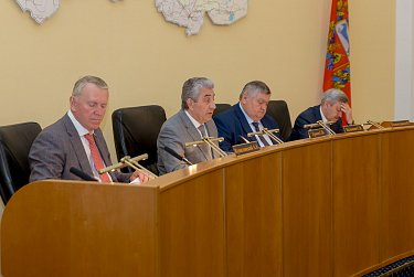 В повестке апрельского заседания 